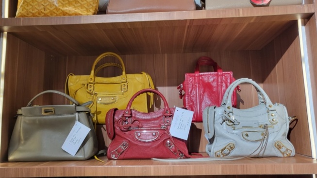 Tips Jitu Berburu Barang Branded Preloved Agar Tidak Nyesel Pulang Belanja