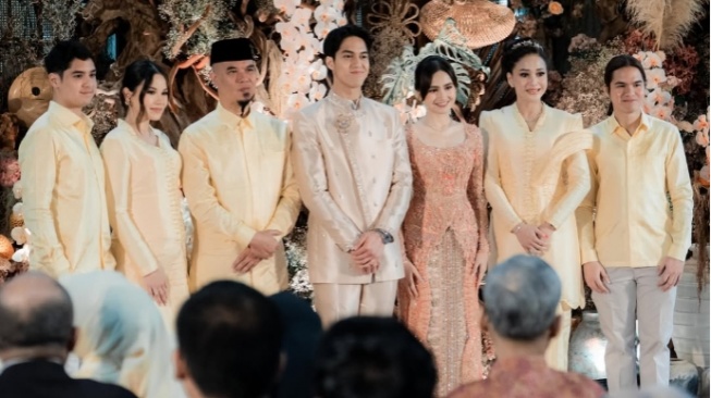 Ahmad Dhani Bocorkan Bulan Nikah El Rumi, Langsung Ditegur Mulan Jameela
