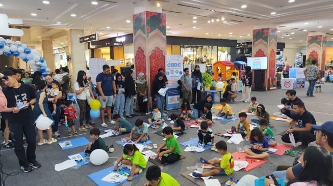 Keseruan lomba-lomba di acara open house Mutiara Persada tahun 2026.[Hikmawan/Suara.com]