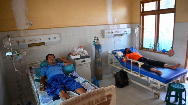 Sejumlah pasien beristirahat di kamar rawat inap Rumah Sakit Umum Daerah (RSUD) Aceh Tamiang di Aceh Tamiang, Aceh, Jumat (23/1/2026). [ANTARA FOTO/Nova Wahyudi/bar]
