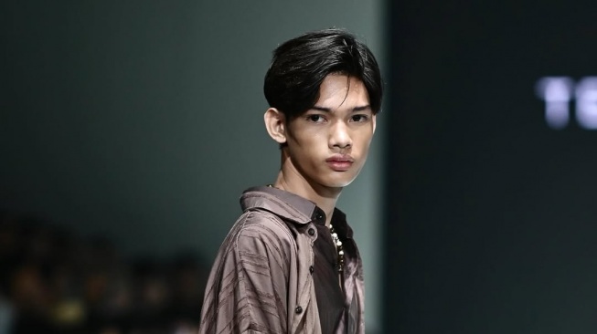 7 Fakta Menarik Mike Octavian: Dulu Manusia Silver Kini Jadi Model, Ada Turunan Belanda dari Kakek