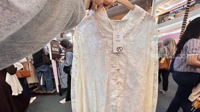 Modest fashion di Bazar Glam Local Fashion Parade di Grand Atrium, Kota Kasablanka, Jakarta. [Suara.com/Dini Afrianti]