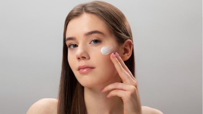 5 Hybrid Sunscreen SPF 50 dengan Finish Matte, Cocok untuk Kulit Berminyak!