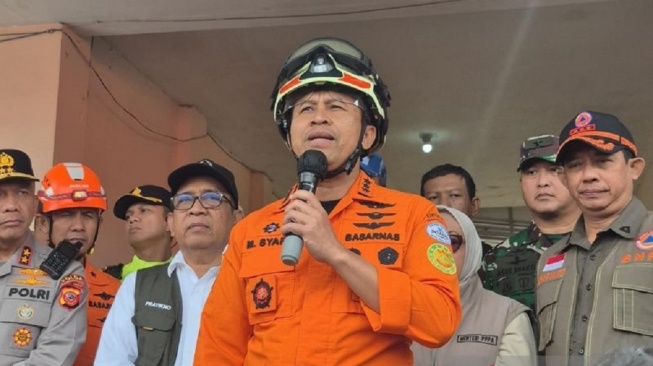 Adu Cepat Lawan Maut: Basarnas Terjang 'Bubur Pasir' Cari Puluhan Korban Longsor Cisarua