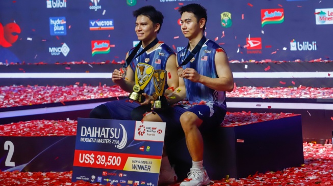 Ganda putra Malaysia Goh Sze Fei/Nur Izzuddin pada final Daihatsu Indonesia Masters 2026 di Istora Senayan, Jakarta, Minggu (25/1/2026). [Suara.com/Alfian Winanto]
