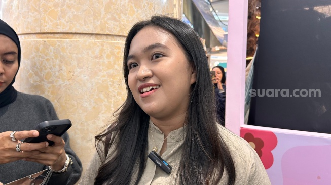 Perwakilan bazar fashion GlamLocal, Adela Umayraa saat ditemui di Jakarta. [Suara.com/Dini Afrianti]
