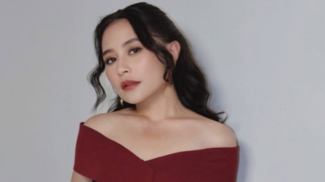 Biodata dan Pendidikan Prilly Latuconsina yang Cari Kerja di LinkedIn