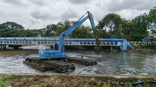 Jakarta Siaga Cuaca Ekstrem Besok, Pramono Anung Kebut Pengerukan Kali dan Modifikasi Cuaca