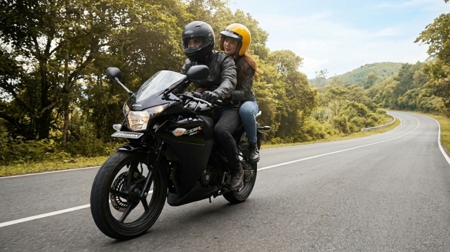 KUIS: Warna Helm Motor Favorit Ungkap Karakter Pasangan Ideal, Tipe Mana Idamanmu?