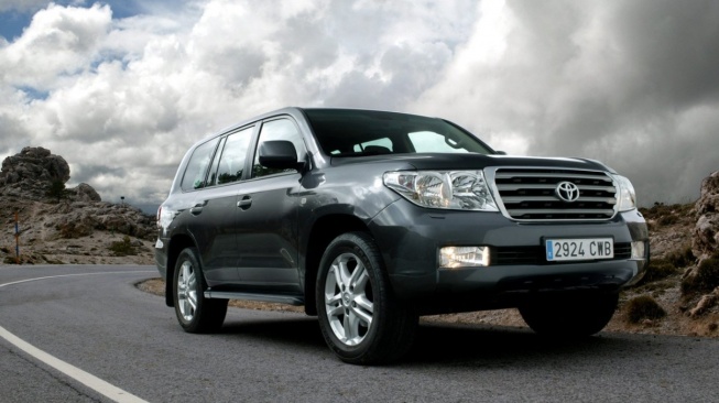 Toyota Land Cruiser VX200. (Drive Place)