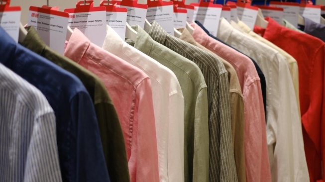 4 Baju Koko Pria UNIQLO untuk Lebaran 2026: Nyaman dan Anti Gerah