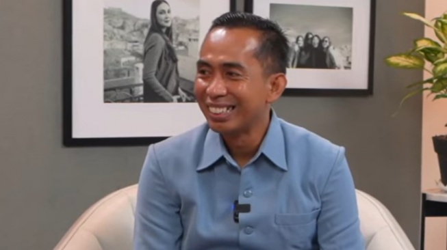 Pak Ribut Guru Viral Ungkap Gaji Selama 23 Tahun Jadi Honorer, Nominalnya Miris Banget