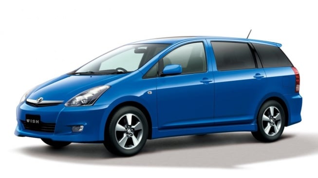 Toyota Wish. (Drive Place)