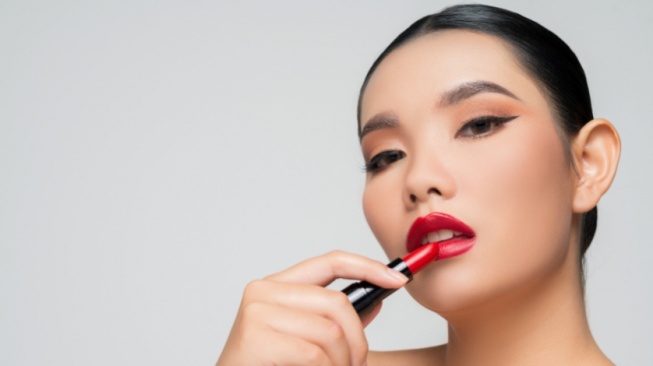 7 Rekomendasi Lipstik Tahan Lama, Awet Seharian Mulai Rp20 Ribuan