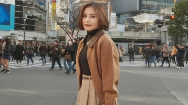 Aktifkan Open To Work, Prilly Latuconsina Tertarik Cari Loker Sales?