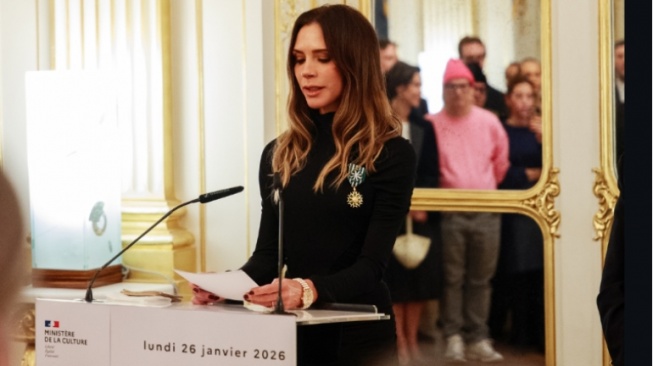 Di Tengah Drama Keluarga, Victoria Beckham Dianugerahi Gelar dari Kementerian Kebudayaan Prancis