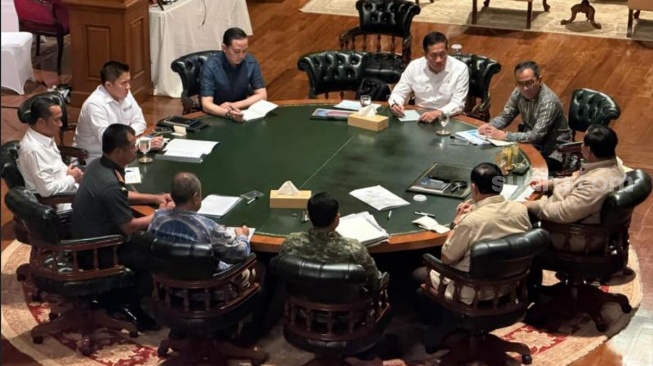 Perkuat Kerja Sama Pendidikan IndonesiaInggris, Prabowo Panggil Mendikti ke Hambalang