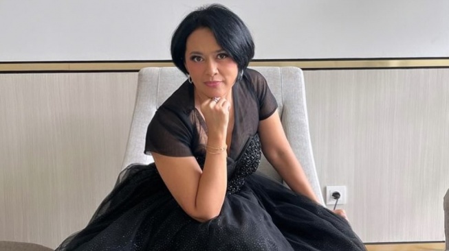 Sarah Sechan Nangis Dengar Pengakuan Ressa Rizky, Sebut Denada Ibu Tak Beres