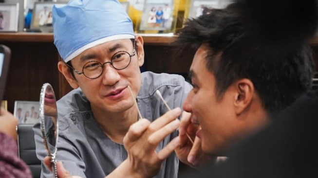 Baim Wong diduga melakukan operasi plastik di Korea Selatan. [Instagram]