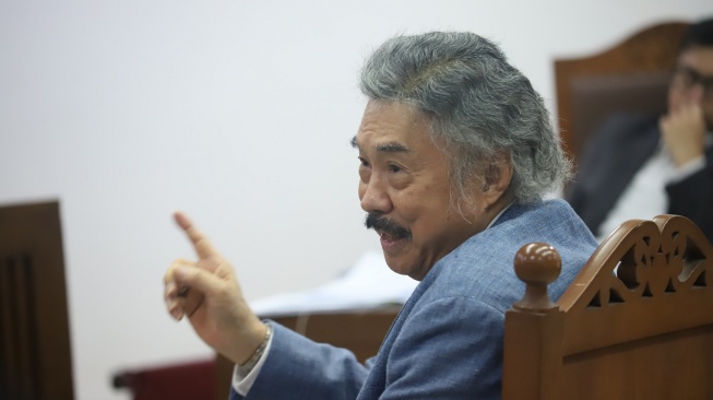 Mantan Hakim Agung Gayus Lumbuun dihadirkan sebagai saksi ahli dalam kasus gugatan perdata PT Citra Marga Nusaphala Persada Tbk (kode saham: CMNP) terhadap PT Bhakti Investama di PN Jakarta Pusat, Rabu (28/1/2026). [Handout]