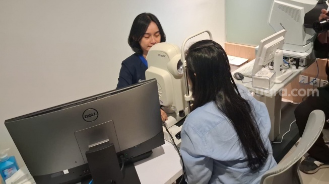 Diam-Diam Menggerogoti Penglihatan: Saat Penyakit Mata Datang Tanpa Gejala di Era Layar Digital