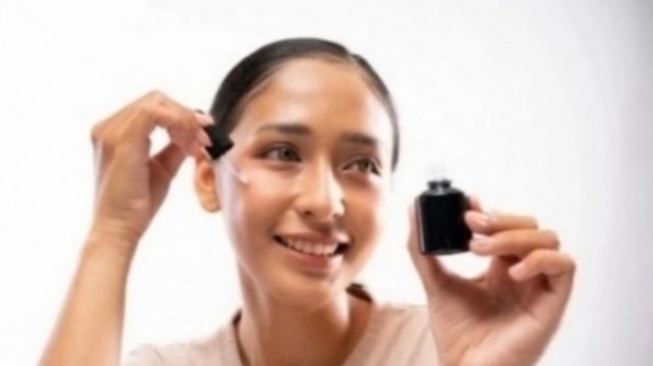 4 Serum Wortel Kaya Vitamin C, Solusi Atasi Kulit Kusam dan Bekas Jerawat
