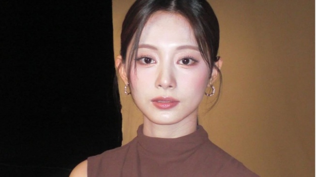 Casual ke Glam Look, 4 OOTD Dress ala Tzuyu TWICE yang Bikin Curi Perhatian