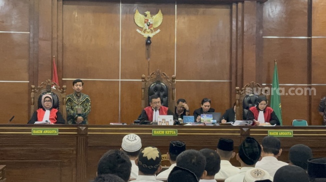 Pekik Syukur dan Tangis Haru Pecah di PN Jakut Usai Hakim Bacakan Vonis Pendemo Agustus