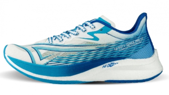 5 Sepatu Lari Lokal Carbon Plate 'Kembaran' Saucony Versi Lebih Murah