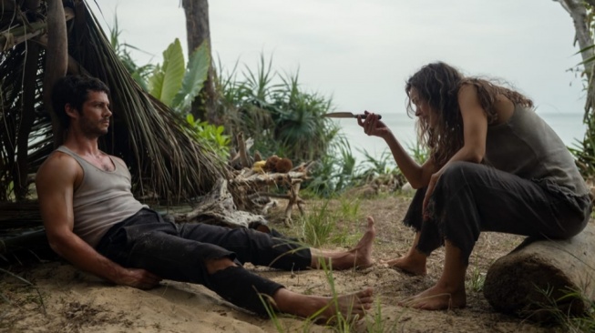 Review Send Help: Ketika Bos Berkuasa Dipaksa Tunduk di Alam Liar, Sadis tapi Menghibur