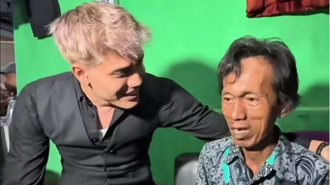 Fitnah Jadi Berkah, Sudrajat Penjual Es Gabus Dihadiahi Umrah