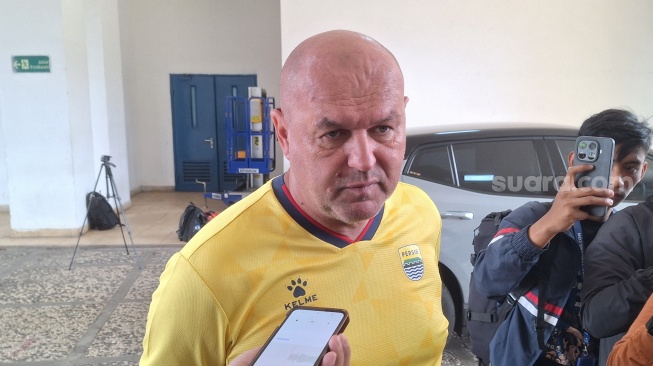 Tak Ada Perlakuan Istimewa, Bojan Hodak Peringatkan Layvin Kurzawa