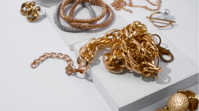 Viral Ibu Ini Jual Emas Koleksinya 23 Tahun Lalu, Beli Rp41 Juta Kini Dijual Rp927 Juta