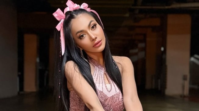 Denada Dianggap Menjual Tangis di Acara DMD, Seruan Boikot Menggema