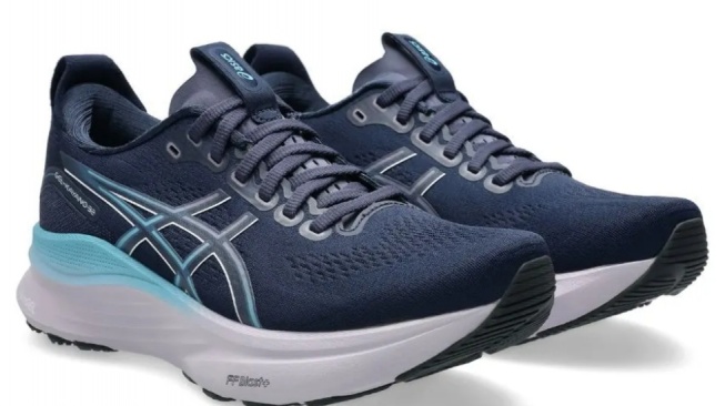 ASICS Women Gel Kayano 32.