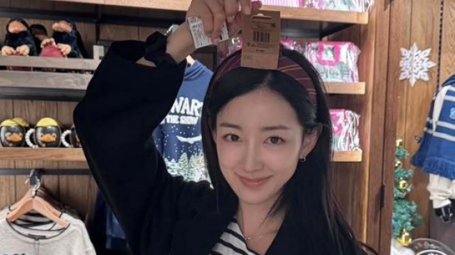 Lama Tak Terdengar, Hana Eks Gugudan Jalani Profesi Baru sebagai Pramugari