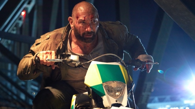 Film Final Score yang dibintangi Dave Bautista dan Pierce Brosnan akan tayang pada Kamis (29/1/2026) malam ini pukul 23.00 WIB di Trans TV. [YouTube]