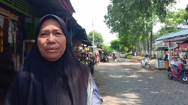 Puji, Bu RT Kelurahan Mekarsari, tempat dijadikan lokasi syuting film Lisa BLACKPINK, Tygo di Pintu Air 10 Tangerang pada Jumat, 30 Januari 2026. [Suara.com/Rena Pangesti]