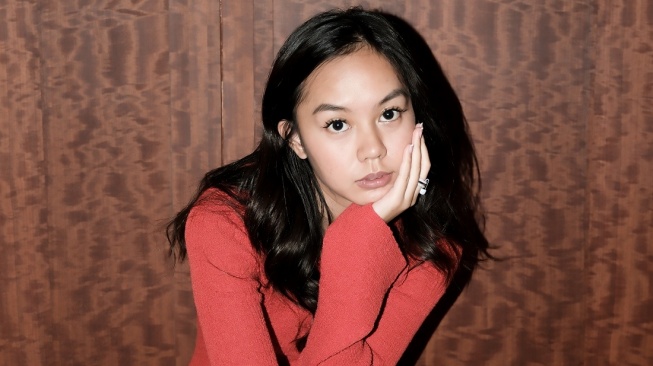 Ubah Luka Jadi Karya, Saphira Adya Rilis Album Debut Heart String dari Catatan Diary Pribadi