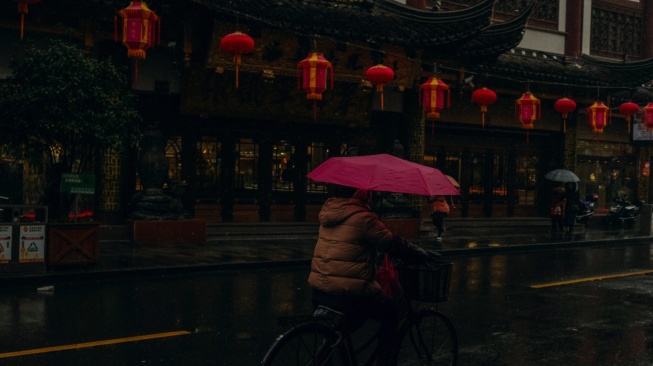 Alasan Kenapa Imlek Selalu Hujan, Antara Penjelasan Ilmiah dan Mitos