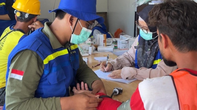 Nakes dan named yang diberangkatkan ke lokasi bencana Pulau Sumatra tergabung dalam Tenaga Cadangan Kesehatan (TCK) angkatan ke-3 (Dok: Media Center Posko Nasional, Satgas Percepatan Rehabilitasi dan Rekonstruksi (PRR) Pascabencana Hidroklimatologi Provinsi Aceh, Sumatera Utara dan Sumatera Barat)