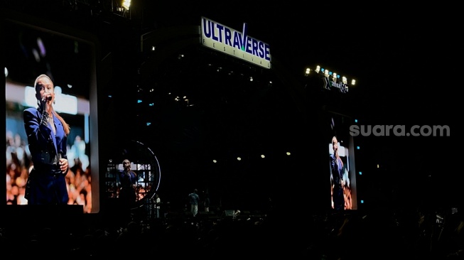 Penampilan Afgan dan Rossa dalam acara 'Ultraverse Festival' di Stadion Madya, Jakarta Pusat pada Sabtu, 31 Januari 2026 [Suara.com/Rena Pangesti]