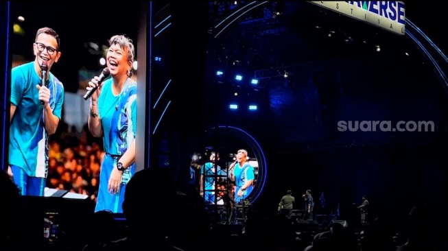 Aksi panggung Kahitna dan Project Pop dalam gelaran 'Ultraverse Festival' di Stadion Madya Jakarta Pusat pada Sabtu, 31 Januari 2026 [Suara.com/Rena Pangesti]