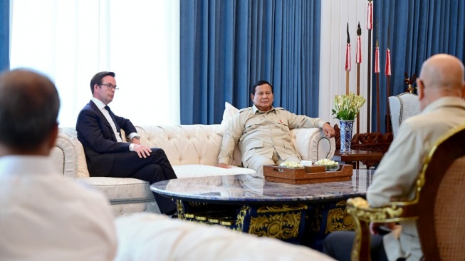 Dirut Garuda dan Perwakilan Embraer Sambangi Istana, Bahas Rencana Pembelian Pesawat?