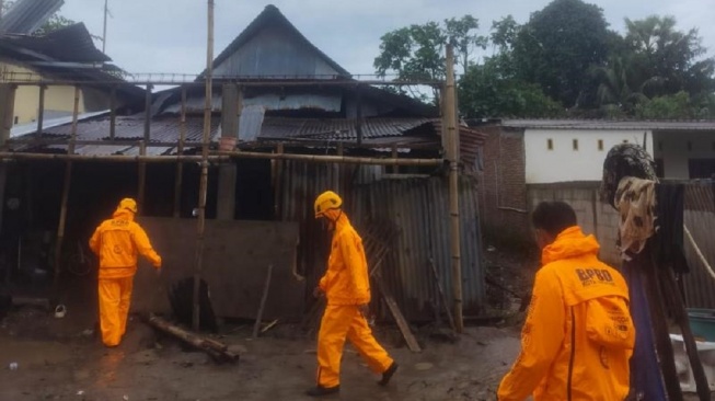 Cuaca Ekstrem Terjang Makassar, 19 Rumah dan Satu Mobil Rusak