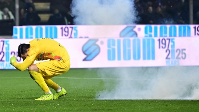 Kronologi Emil Audero cedera kena flare fans Inter Milan. Kiper Timnas Indonesia luka bakar, pelaku kehilangan 3 jari akibat ledakan. Simak detailnya.[Dok. Fox Sports]