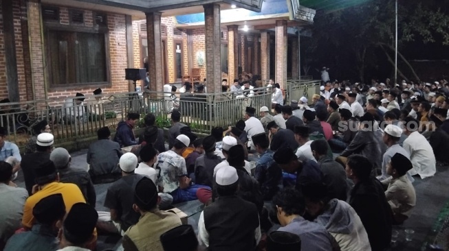 Pengajian Perdana di rumah Duka Al Ridwan anak Wakil Bupati Bogor, Ade Ruhandi (Jaro Ade) di Cileuksa, Sukajaya, Bogor, Senin 2 Februari 2026 [Andi Ahmad S]