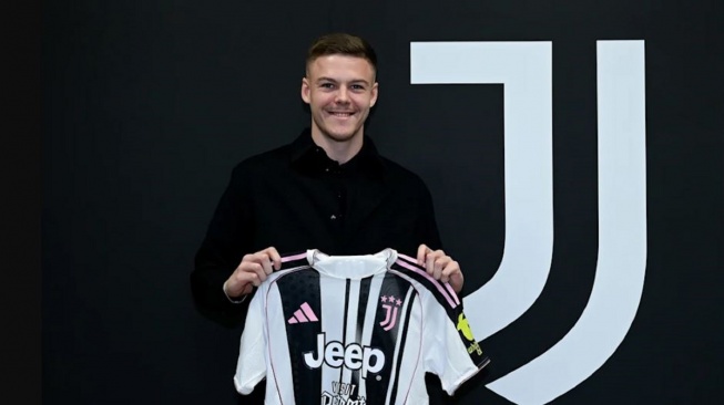 Lupakan Jay Idzes, Juventus Resmi Umumkan Kedatangan Bek Swedia Emil Holm