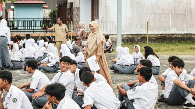 Guru Honorer: Solusi Darurat yang Menjadi Masalah Permanen