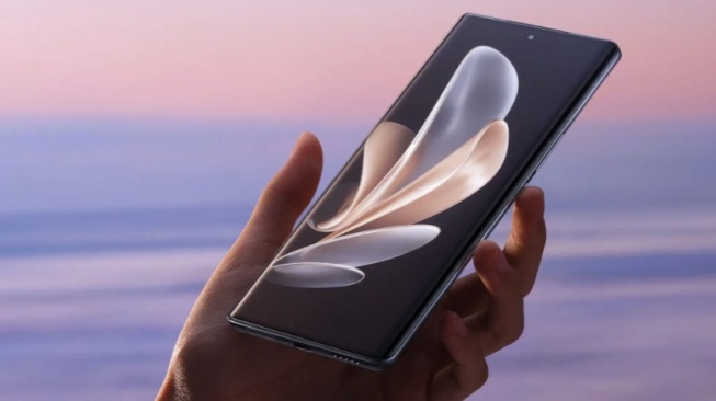 5 Rekomendasi HP Layar Lengkung Murah dengan RAM Besar Terbaik